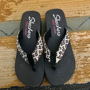 Skechers Yoga Foam platform, flip-flops, size 7